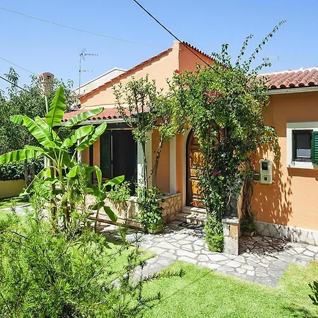 Acharavi Retreat Near The Bay