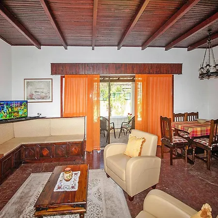 Acharavi Retreat Near The Bay בית נופש אצ'ארבי