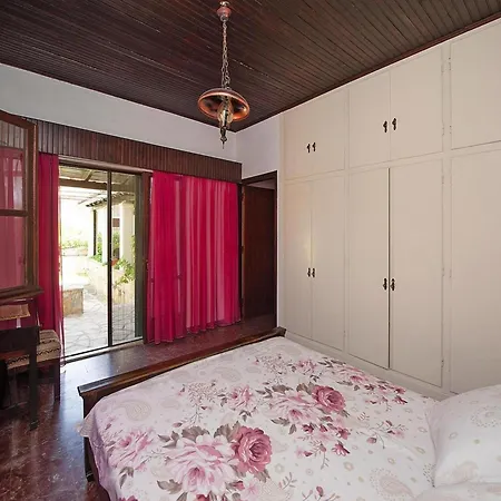 Acharavi Retreat Near The Bay *