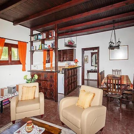 בית נופש Acharavi Retreat Near The Bay
