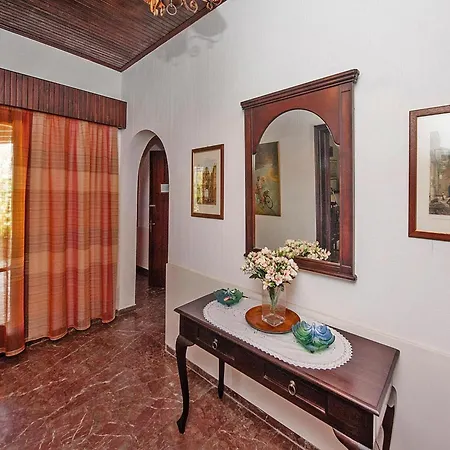 Acharavi Retreat Near The Bay